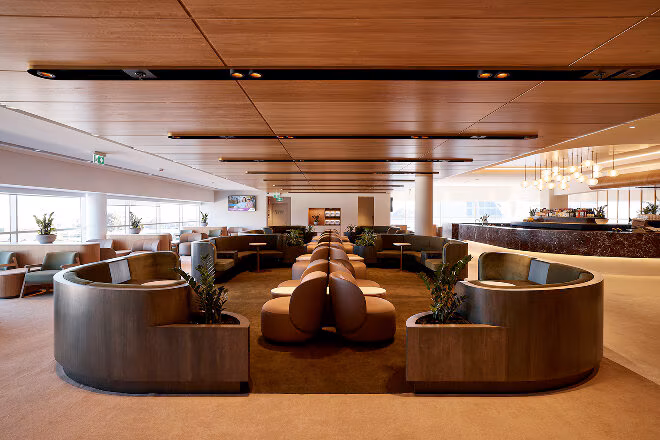 Free or cheap airport lounge access