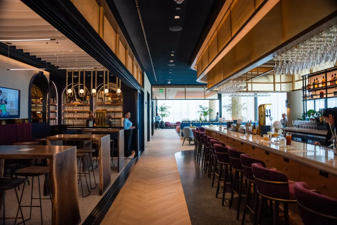 Chase-Sapphire-Lounge-Boston-bar-seating