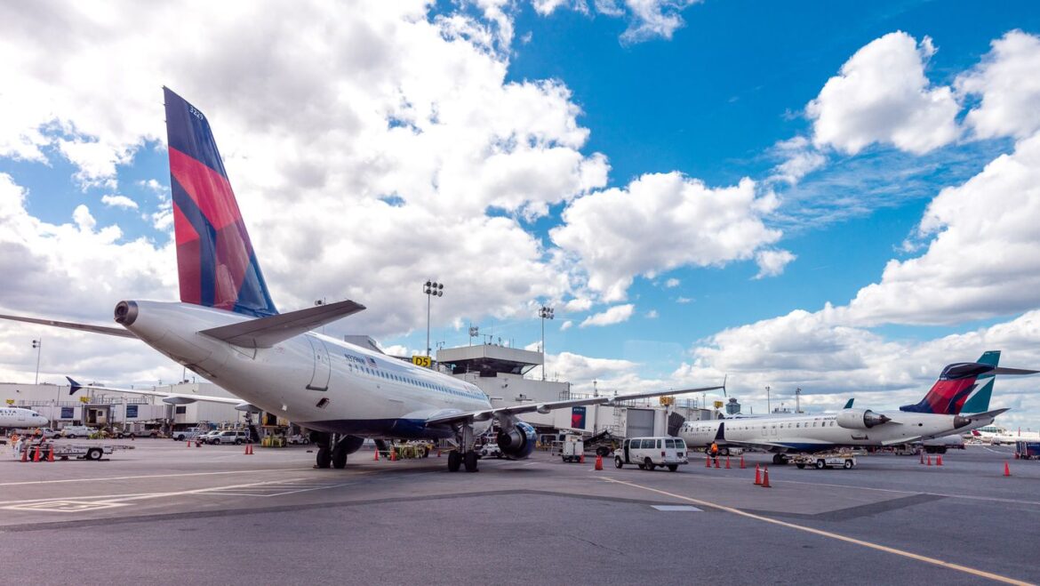 LaGuardia Airport [LGA]